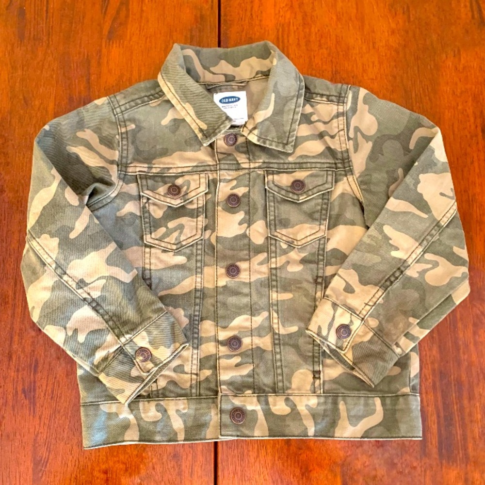 Camouflage Jean Jacket with Snap Buttons, size 4T, Old Navy